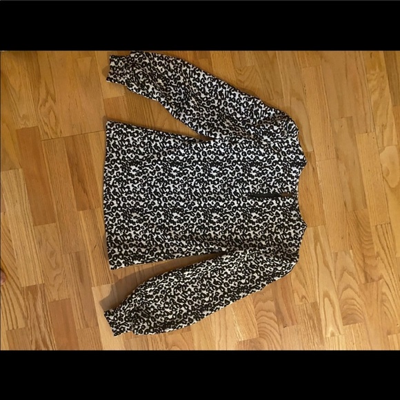 Cute & Classy Top! - Picture 5 of 5